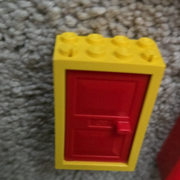 LEGO Vintage Building Block Window and Door Set - Red and Yellow - Picture 4 of 13